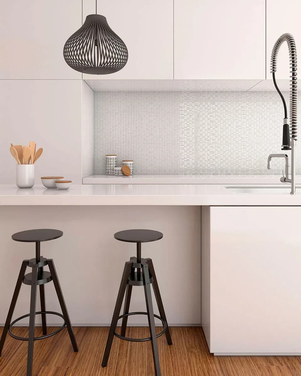 Crédence en mosaïque dans une cuisine — showroom AZER à Rennes