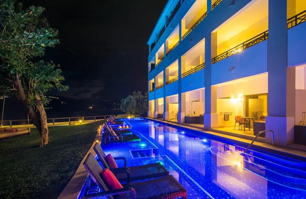 Mosaïque Piscina Hotel Serie Luminiscente — AZER Bain & Carrelage Rennes