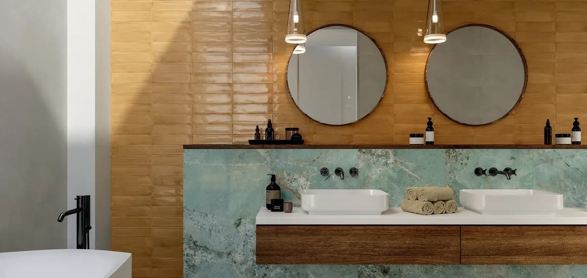 Mur en faïence petit format dans une salle de bains — showroom AZER à Rennes