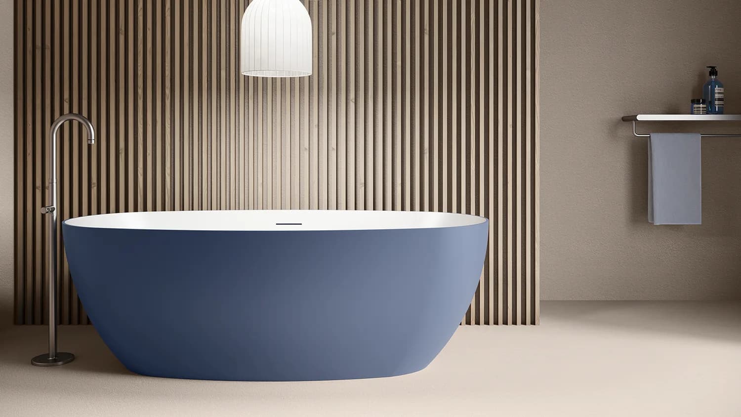 Baignoire îlot design aux lignes contemporaines — showroom AZER à Rennes